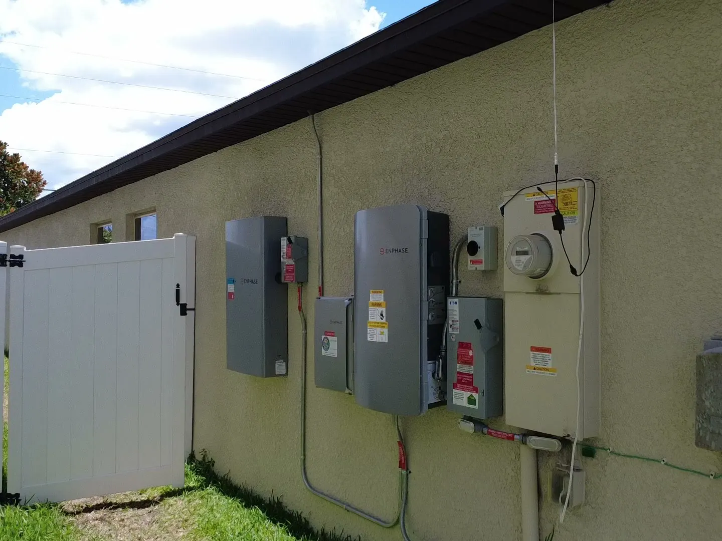 Equipos y conexiones de una instalación solar